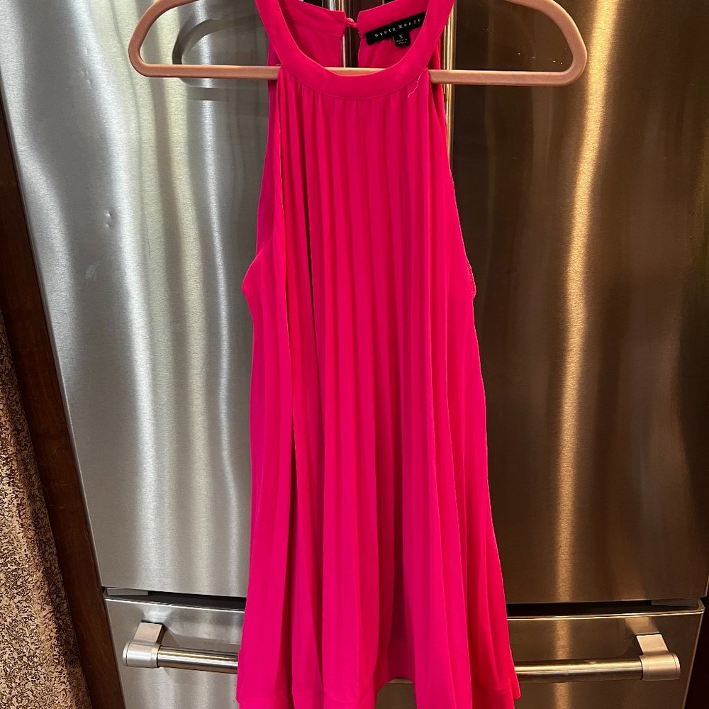 Arriving In Aruba pleated dress, size Small, hot pink